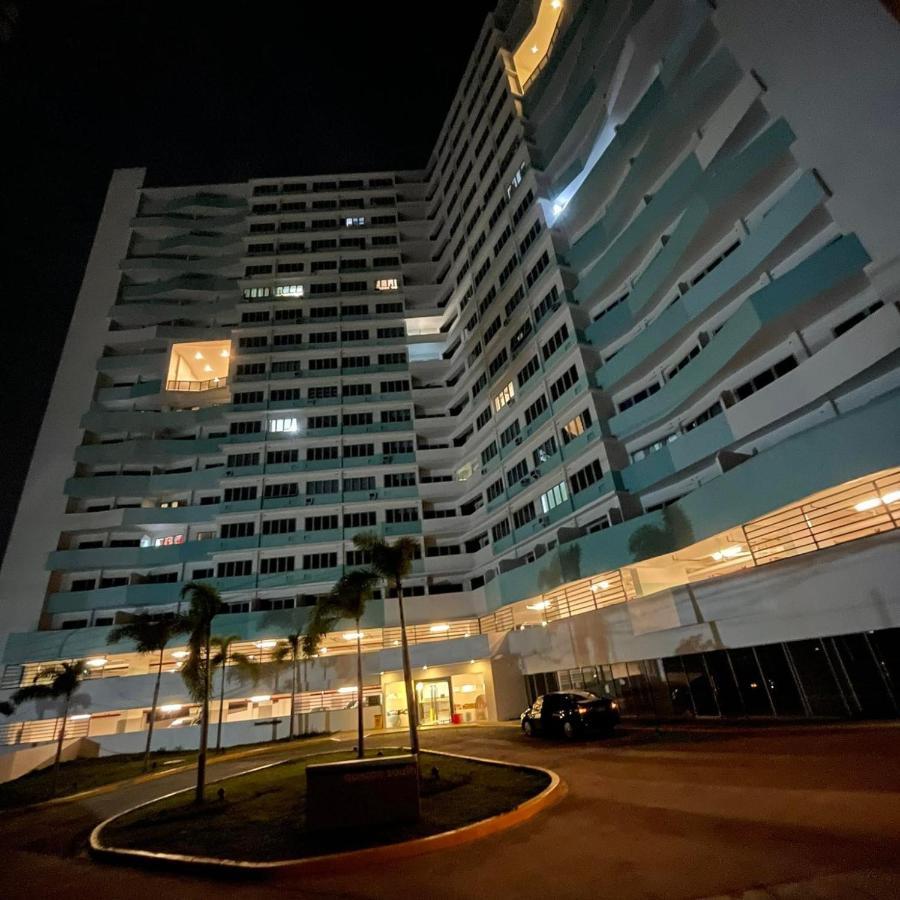 Acellyne'S Suites At The Residences At Commonwealth By Century 奎松市 外观 照片