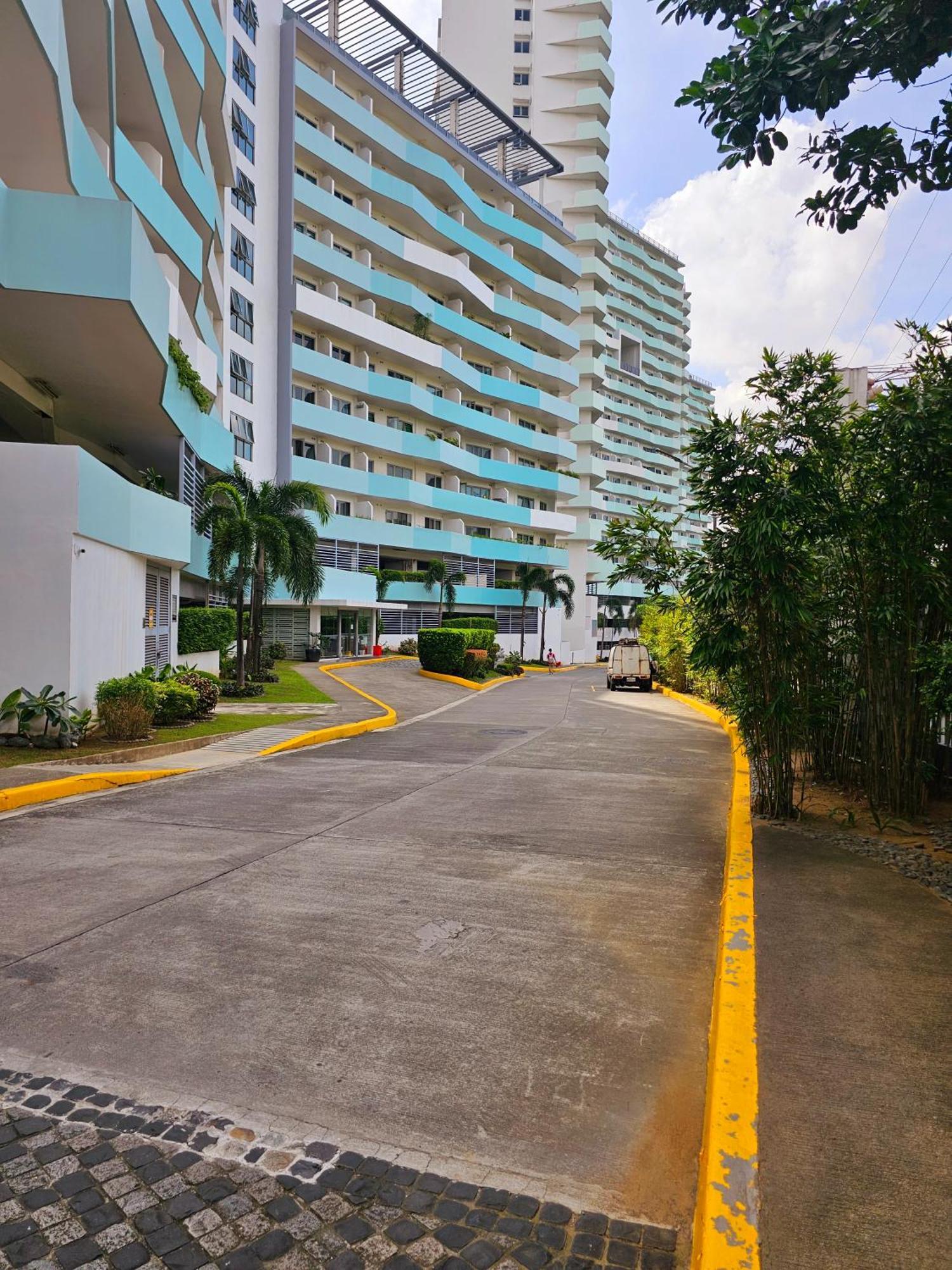 Acellyne'S Suites At The Residences At Commonwealth By Century 奎松市 外观 照片