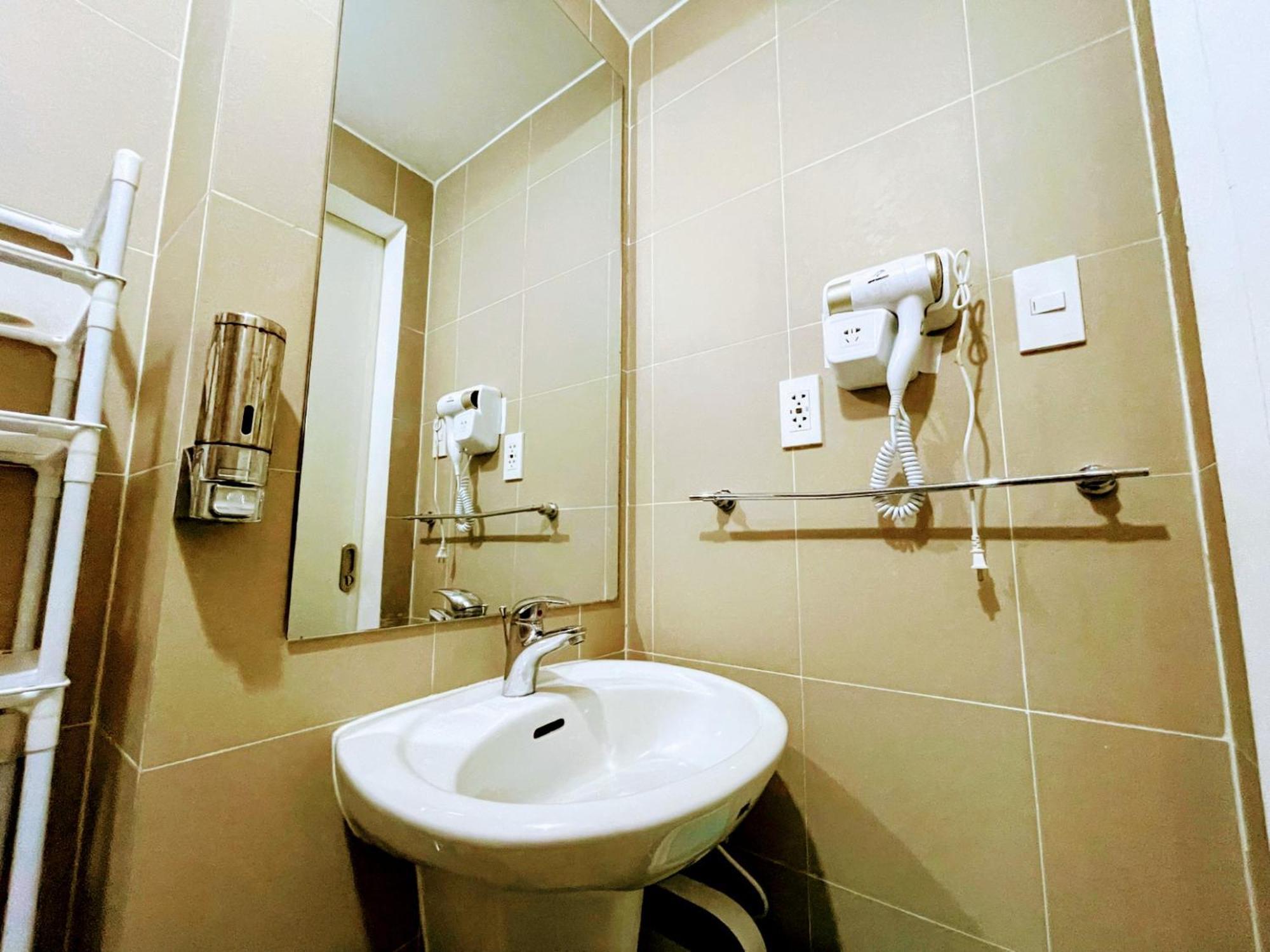 Acellyne'S Suites At The Residences At Commonwealth By Century 奎松市 客房 照片