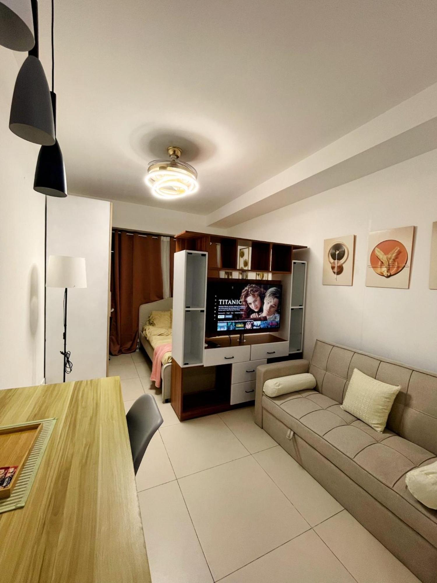 Acellyne'S Suites At The Residences At Commonwealth By Century 奎松市 客房 照片