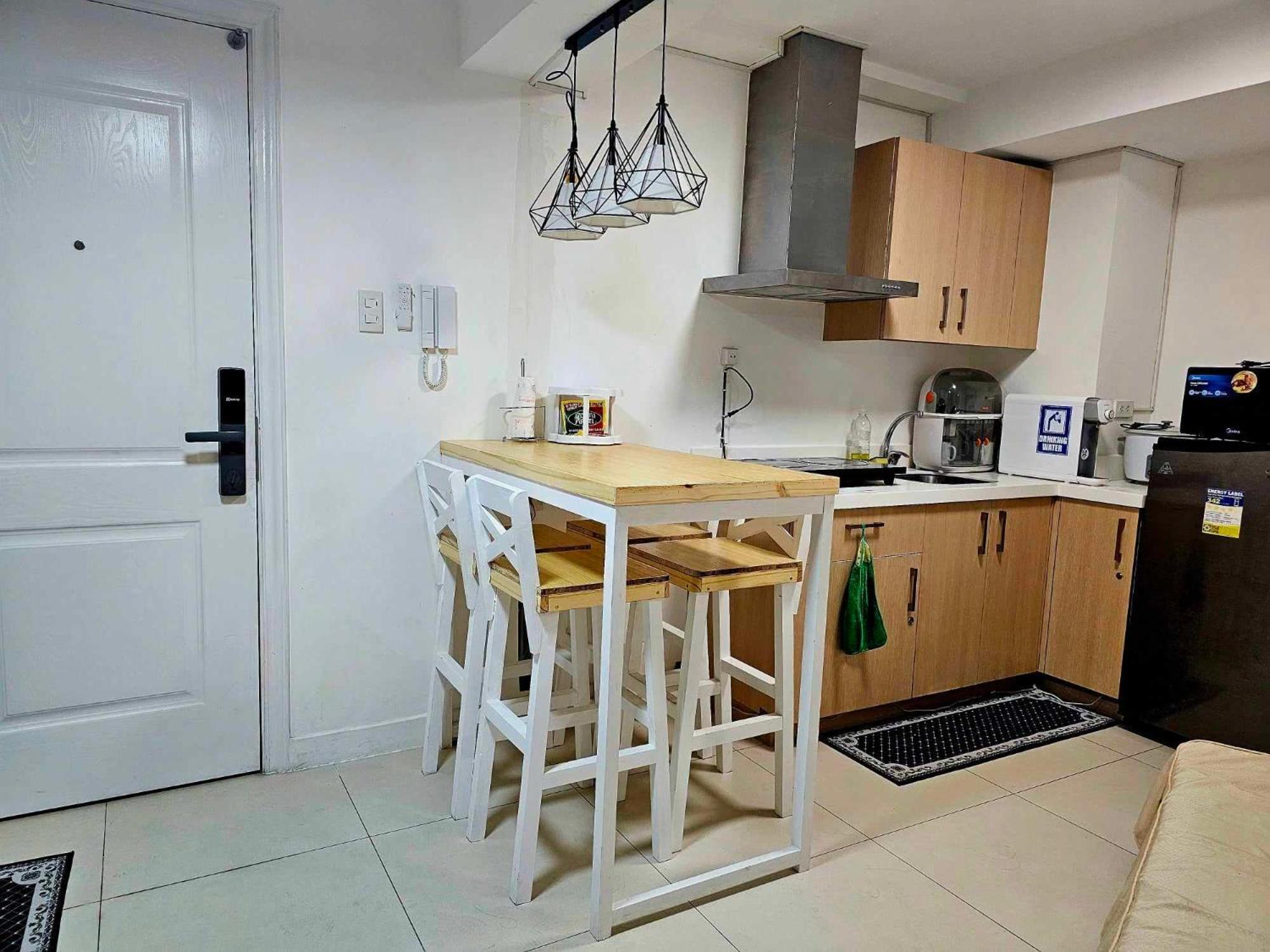 Acellyne'S Suites At The Residences At Commonwealth By Century 奎松市 外观 照片