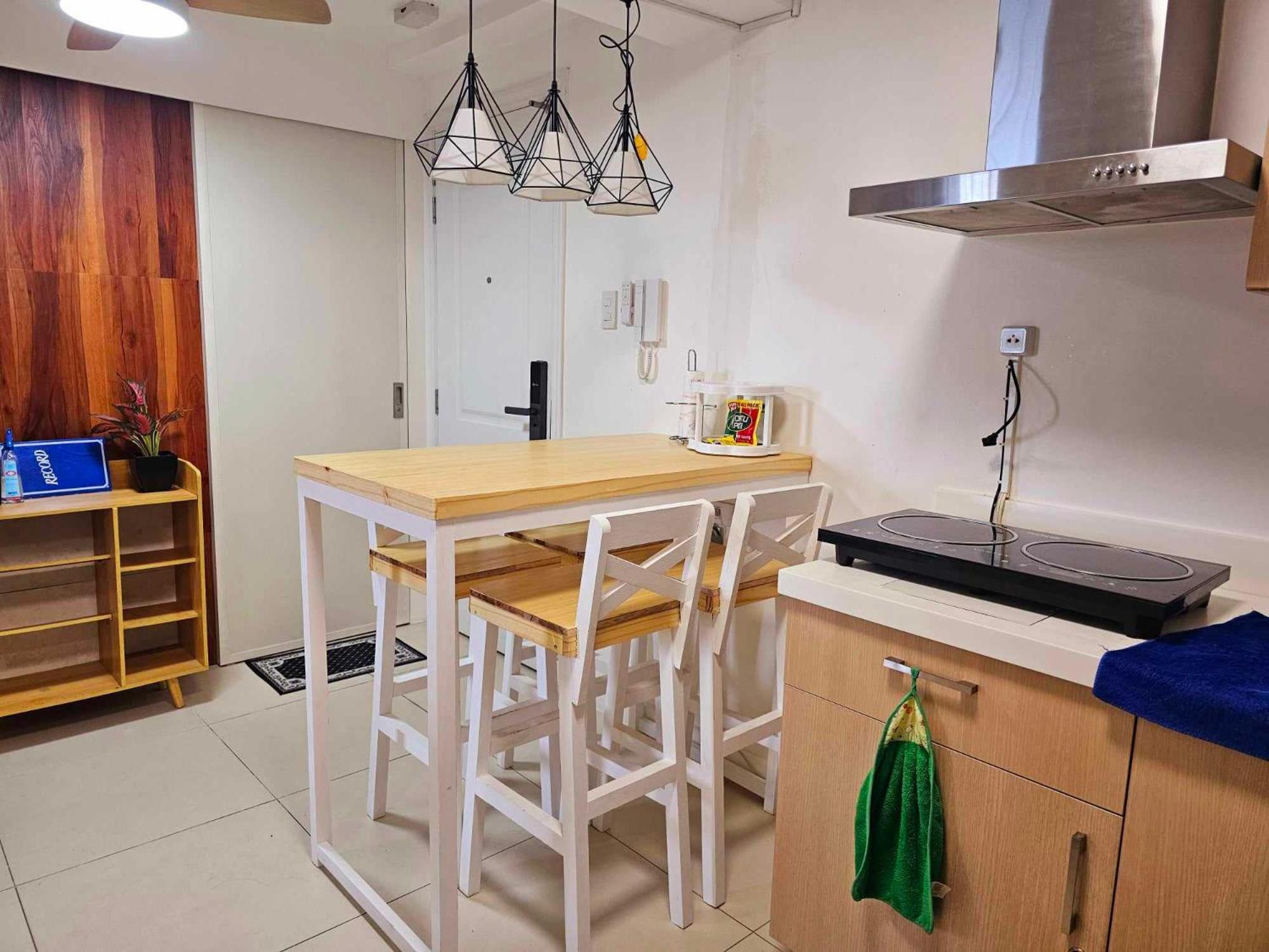Acellyne'S Suites At The Residences At Commonwealth By Century 奎松市 外观 照片