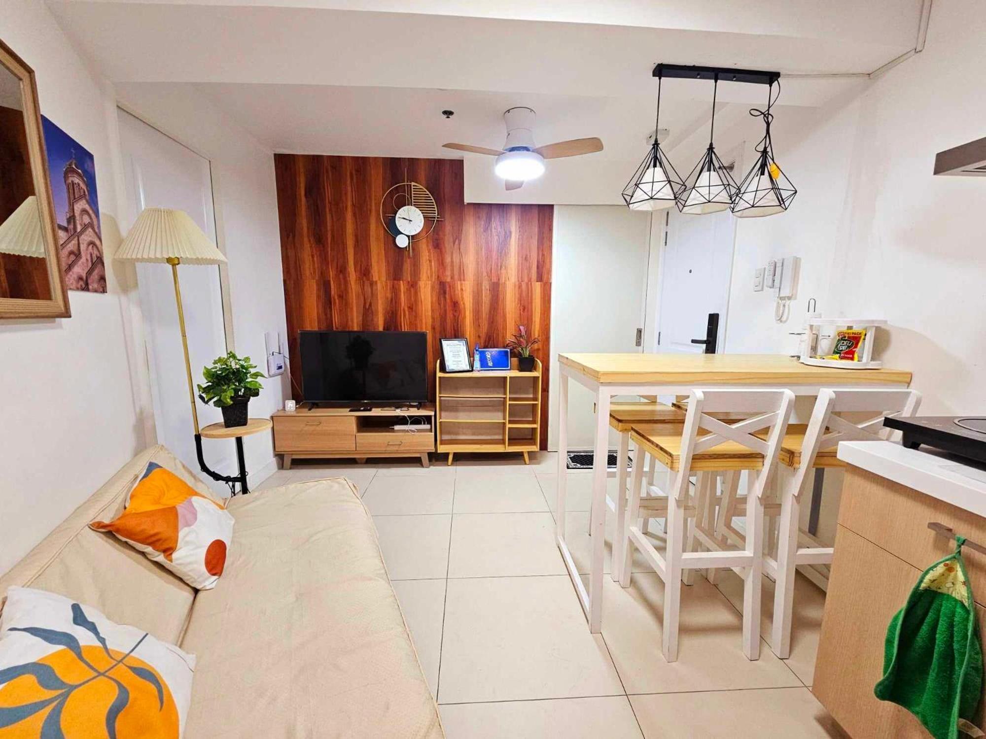 Acellyne'S Suites At The Residences At Commonwealth By Century 奎松市 外观 照片